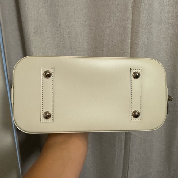 LV epi alma pm bag. - Picture 8 of 10